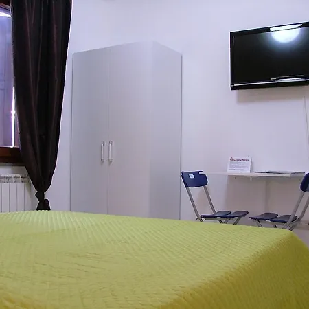 Hibiscus Nocleg ze śniadaniem 3*